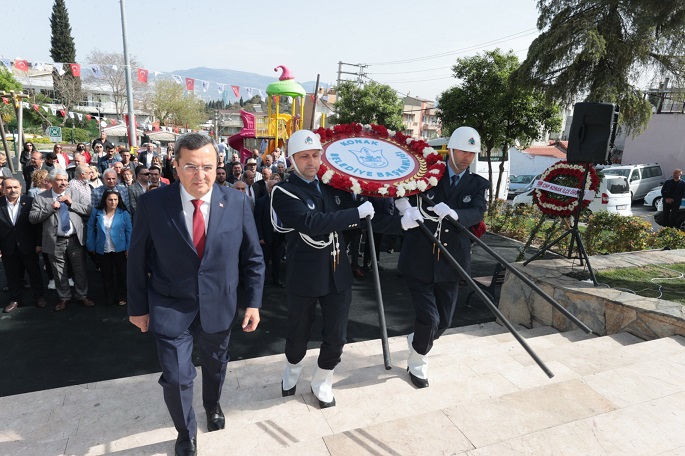 23 Nisan İçin Gültepe’de  Anlamlı Çelenk Töreni