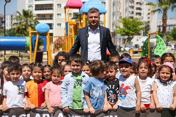  Başkan Duman miniklerle fidan dikti