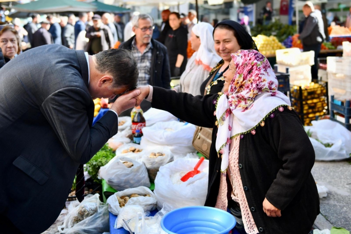 Başkan Tugay’dan Emekli Dayanışma Kartı