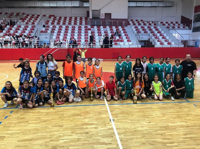 Bayraklı’da Okullar Arası Basketbol Turnuvası