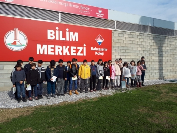 BAYRAKLILI ÇOCUKLAR MÜZELERİ GEZİYOR