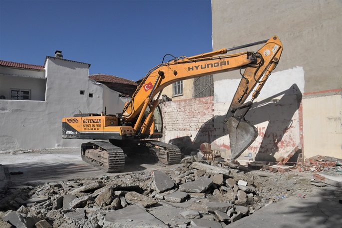 Bornova'da Kız Öğrenci Yurdu inşaatına ilk kazma