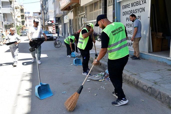 Bornova’da “Süpürge Timi” Görevde