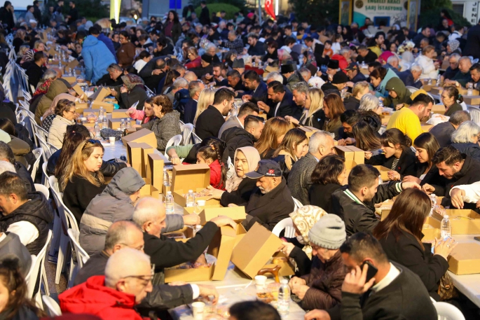 Buca’daki iftarda Çanakkale şehitleri unutulmadı