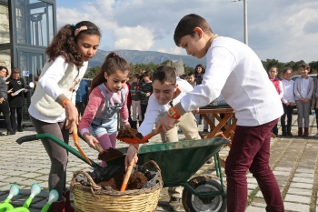 Buca’nın 10 bin çocuğu doğayla kucaklaşıyor