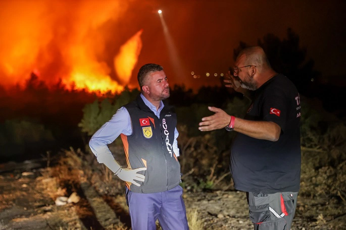 Buca Tüm Gece Alevlerle Mücadele Etti