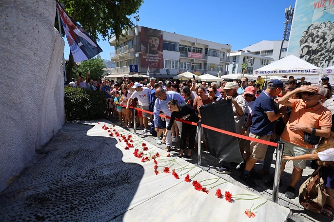 Büyük Taarruz Anmasında Bu Kez 'Küçük Kız' Silueti Eksikti!