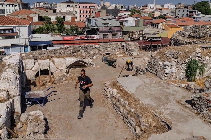 Büyükşehir’den Smyrna Antik Kenti’ne “Tarihi Destek”