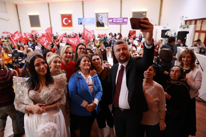 CHP'li Görkem Duman, Bucalı kadınlarla buluştu.