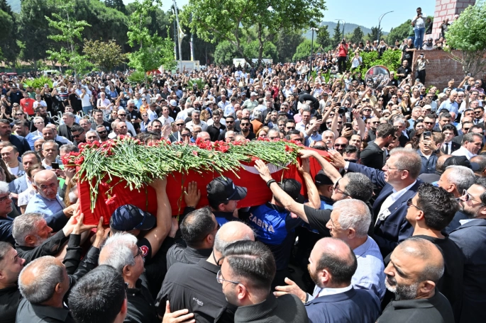 FERDİ ZEYREK GÖZYAŞLARIYLA UĞURLANDI