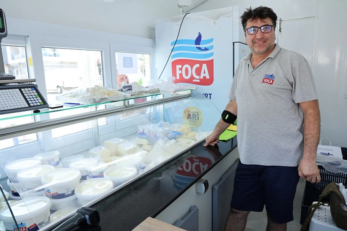 Foça Yoğurdun Üreticisi Dördüncü Satış Büfesini Açtı