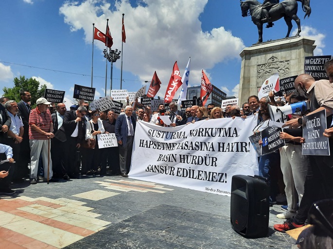 Gazeteciler, ‘Sansür Yasası’na ‘Hayır’ dedi