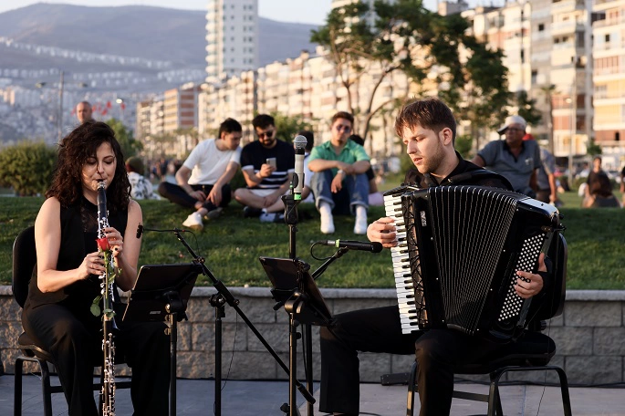 Gündoğdu Meydanı’nda Romantik Konser