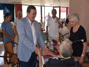 Başkan Baturdan Huzur evine ve Şehit Ailelerine Bayram ziyareti