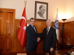 Rektör Hoşcoşkun Uzunkaya'yı ağırladı