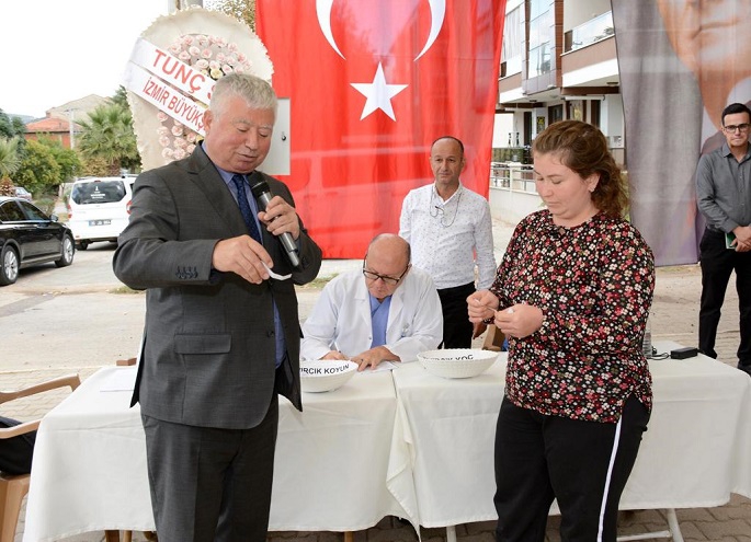 İzmir Büyükşehir'den, 34 üreticiye daha hayvan desteği