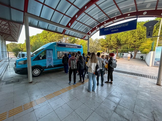 İzmir’de üniversite öğrencilerine “Günaydın Çorbası”