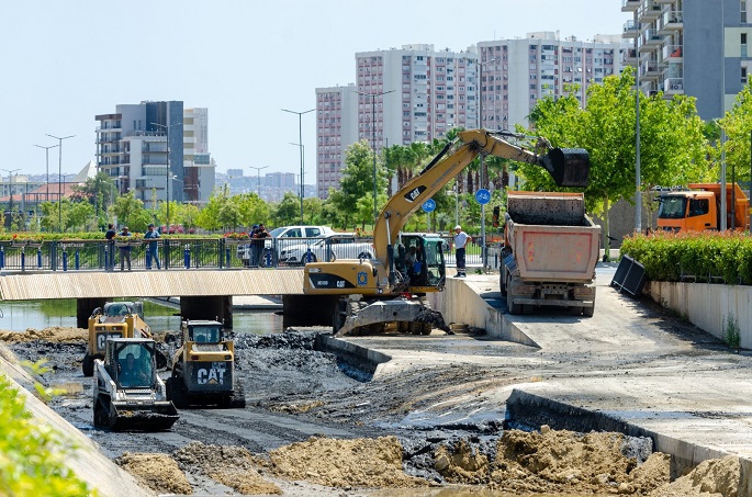 İzmir'in derelerinde İZSU'nun temizlik seferberliği