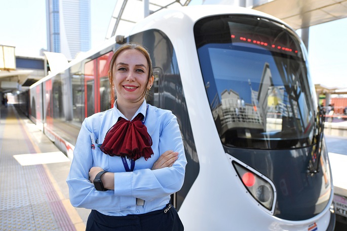 İzmir'in kadın vatmanları çocuklarının kahramanı