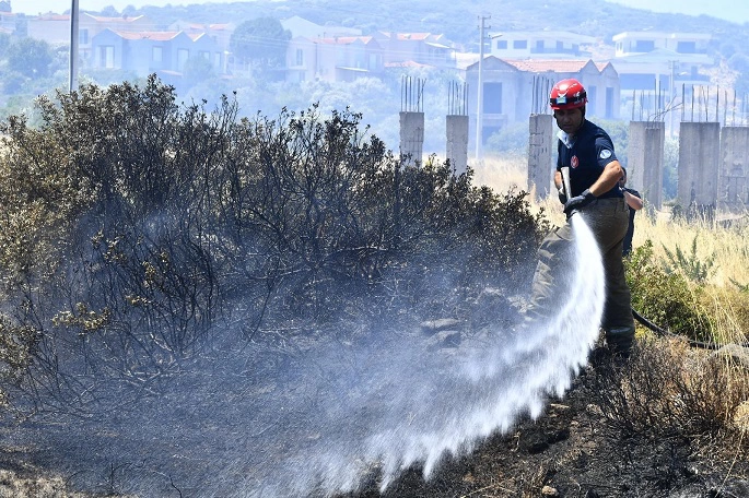 İzmir İtfaiyesi Çeşme'nin Dört Bir Yanında Görev Başında