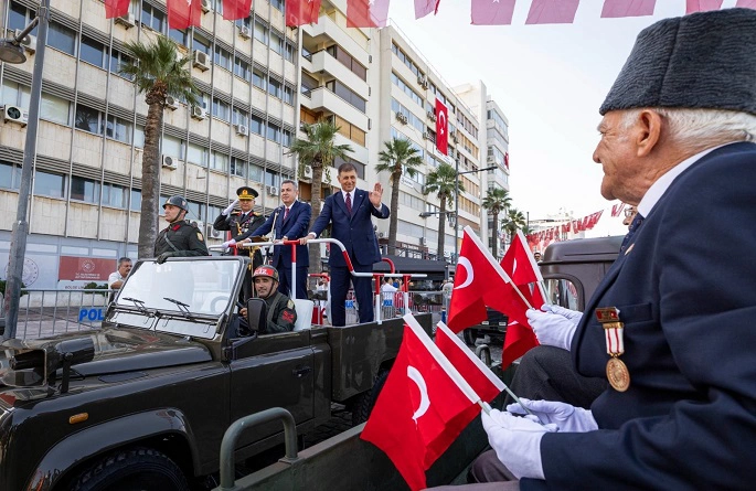 İzmirliler, 30 Ağustos Zaferi’nin 103’üncü Yıl Dönümünü Kutladı