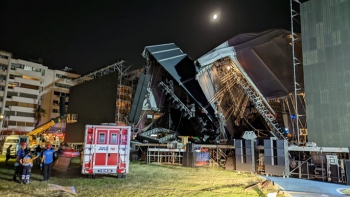 9 Eylül Tarkan Konseri sahnesi yıkıldı