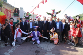 Menderes’te Mandalina Festivali’ne Büyük İlgi 