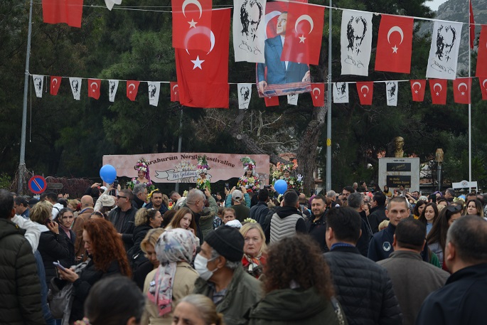 Karaburun’da Nergis Festivali izdihamı