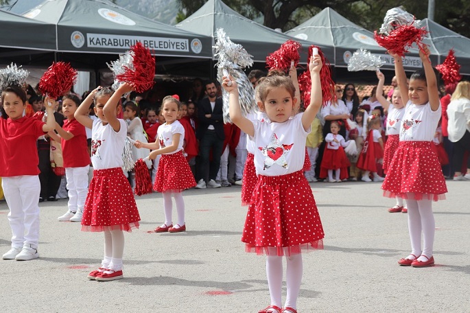 Karaburun’un çocukları, İzmir’in dağları kadar rengarenk