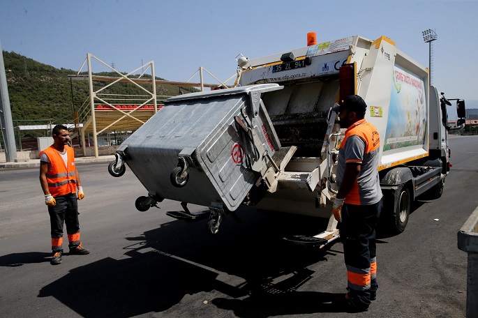 Karşıyaka’da çöpünü sokağa atana ceza yolda
