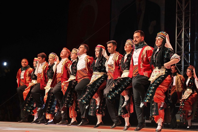 Konak’ın Halk Oyunları Şenliği'nden 18’inci kez ‘merhaba’