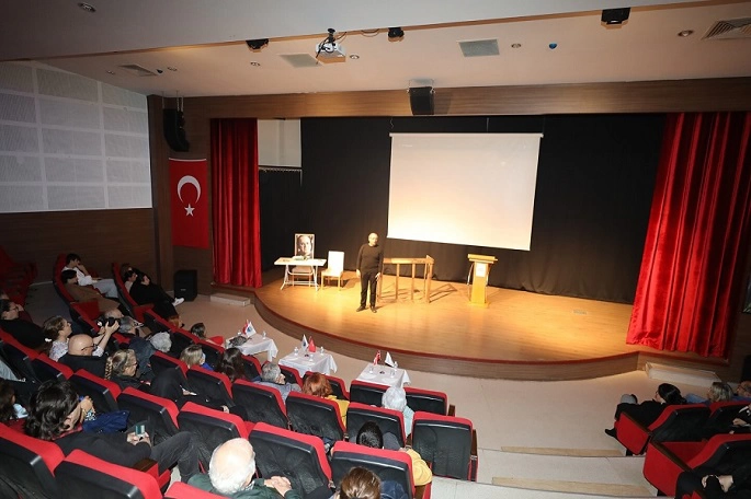 Menderes'te Sahne Tozu Sırası Büyüklerde