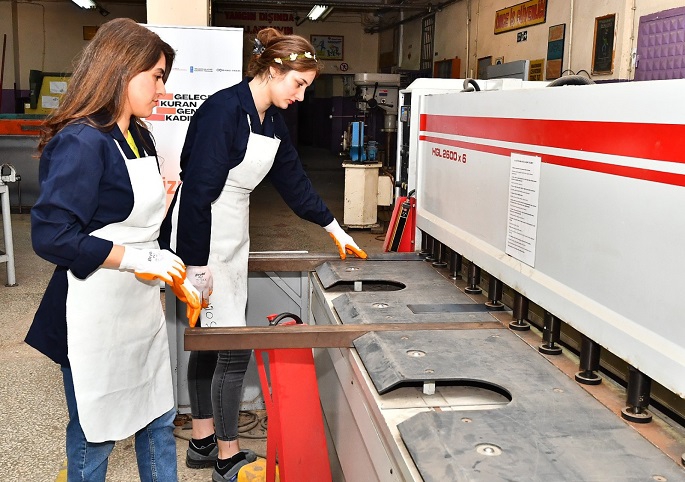 Meslek Fabrikası, kadın oksijen kaynakçıları yetiştiriyor
