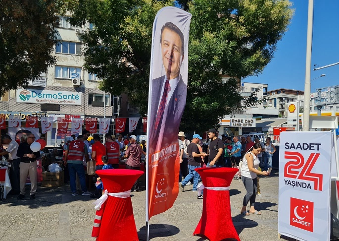 Saadet Partisi 24’üncü Yaşını, Buca'da Vatandaşlarla Kutladı