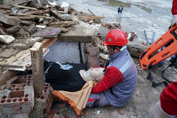 Seferihisar'da, deprem tatbikatı gerçeği aratmadı