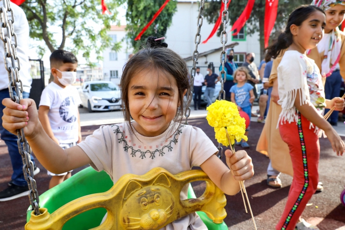 Sevilen Eğitimcinin Adı Parka Verildi