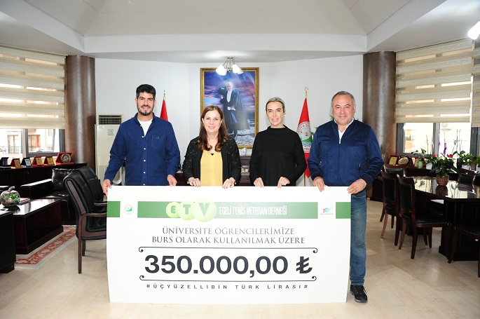 Tenis Turnuvası Geliri, Balçovalı öğrencilere burs oldu