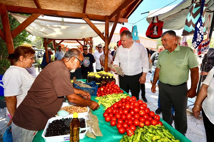 Urla'da Uzunkuyu Üretici Pazarı Hizmete Açıldı
