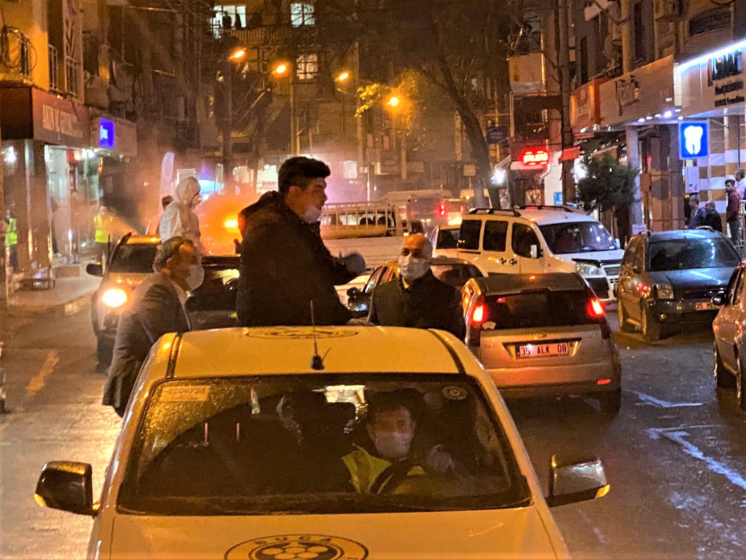 Başkan Kılıç’tan gece mesaisi: Araca bindi sokakları ilaçladı