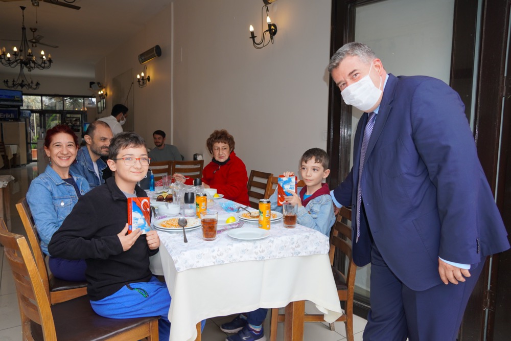 Başkan Oran'dan vatandaşlara Ay Yıldızlı Türk Bayrağı 