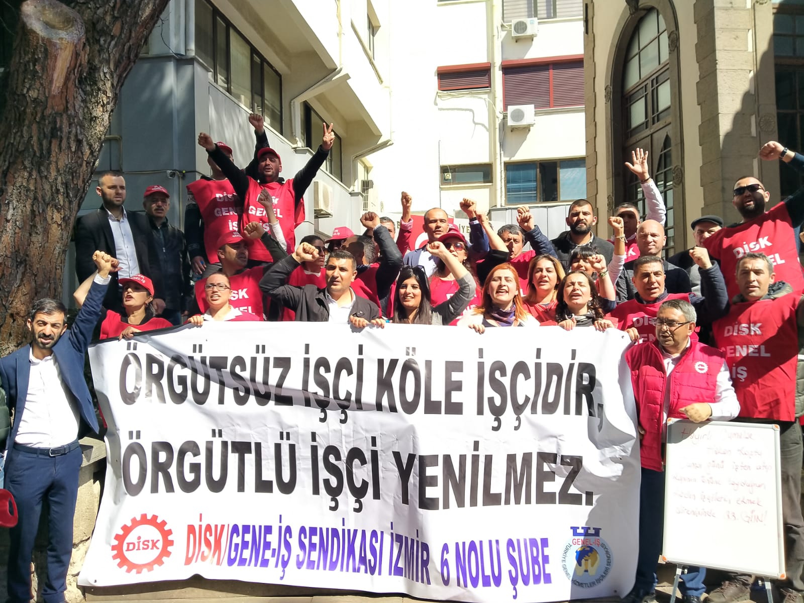 Bergamalı 3 kadın işçi, Türkiye işçi sınıfının korkusuz temsilcisidir