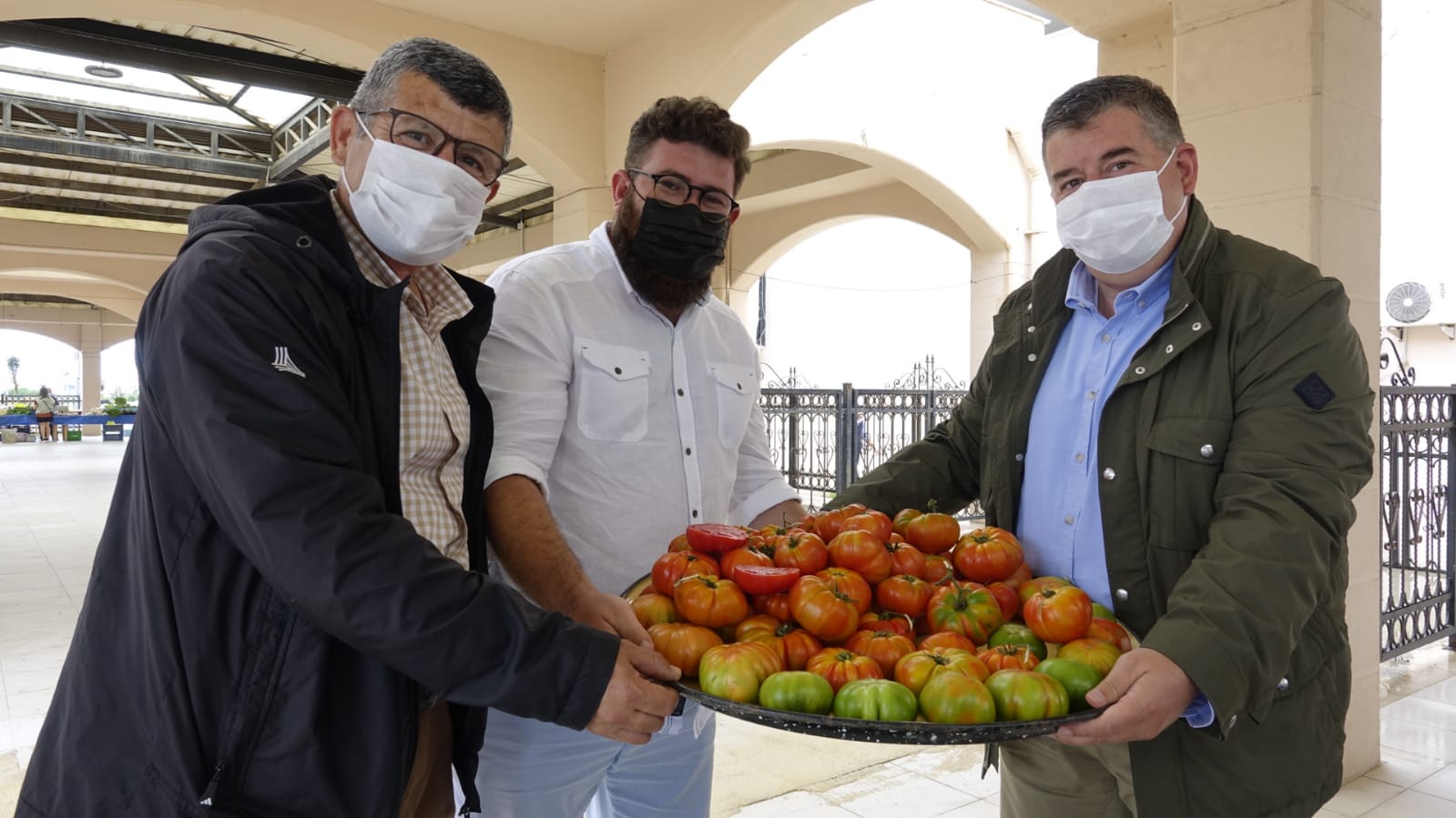 Çeşme’de Tarla’dan Sofra’ya Üretici Pazarı 