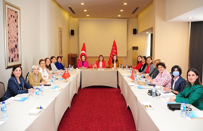 CHP'li Kadınların Karargahı Balçova 