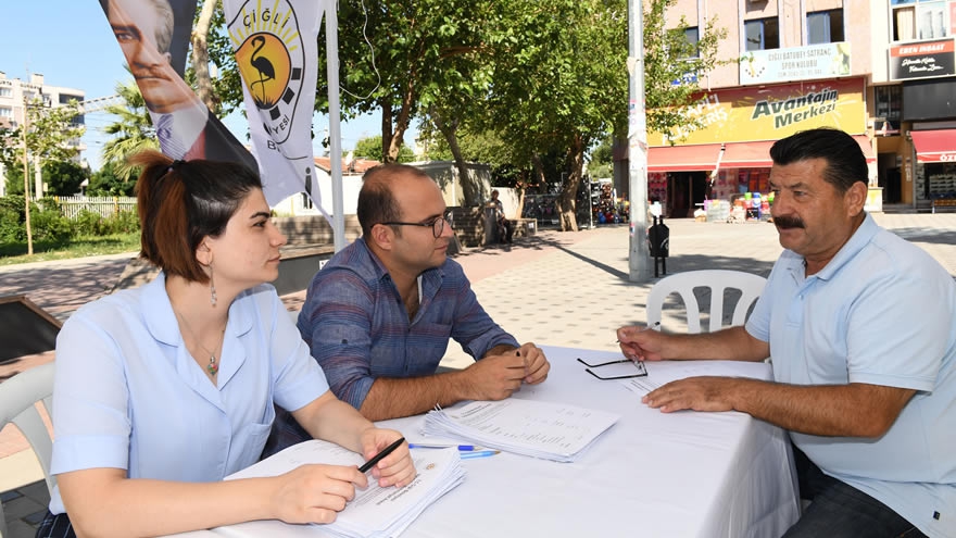 ÇİĞLİ’DE VATANDAŞA SOKAKTA ANKET