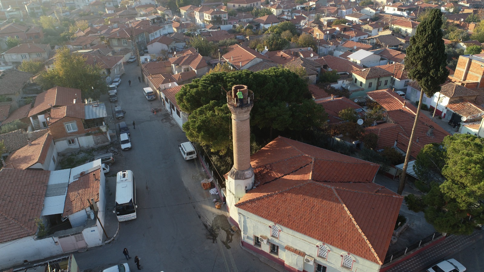 Efendi Camii’nin onarımı Akhisar Belediyesi’nce yapılıyor