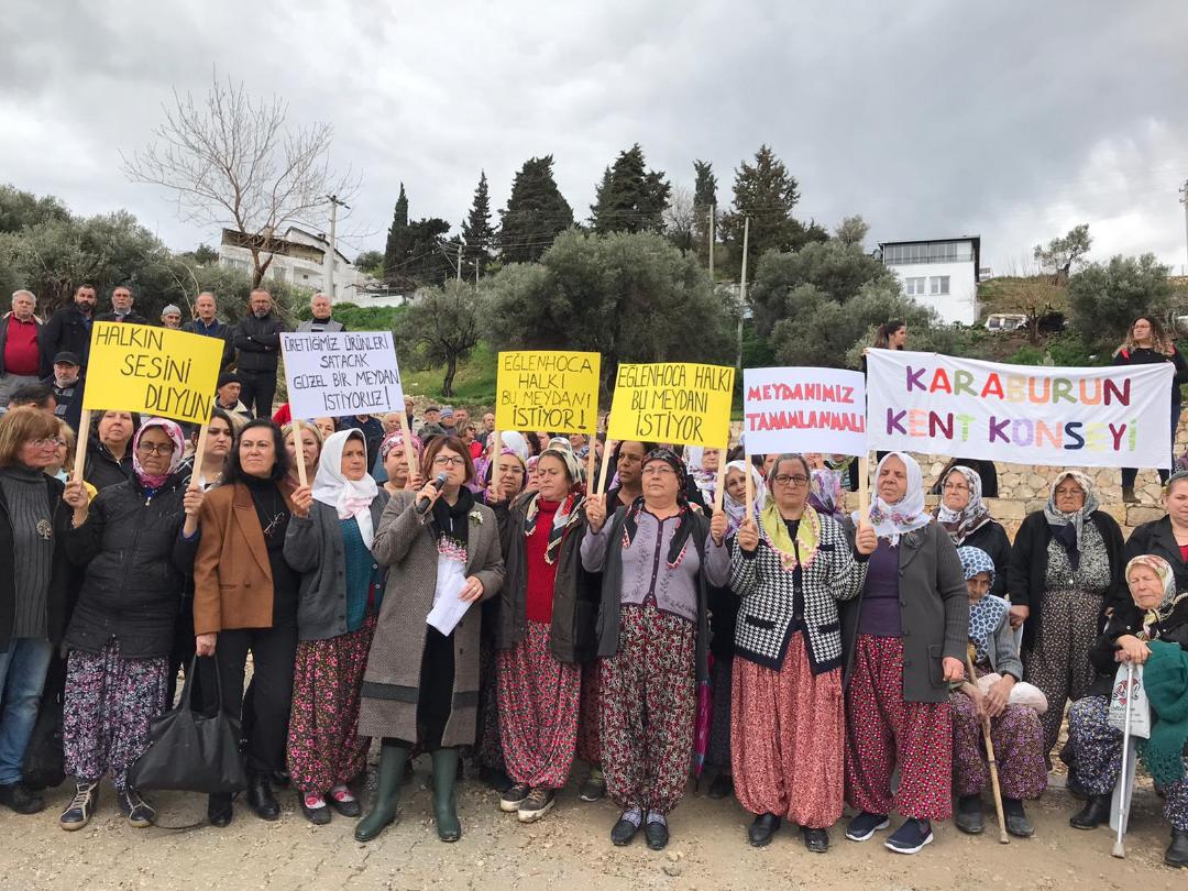 Eğlenhocalı meydanını istiyor!