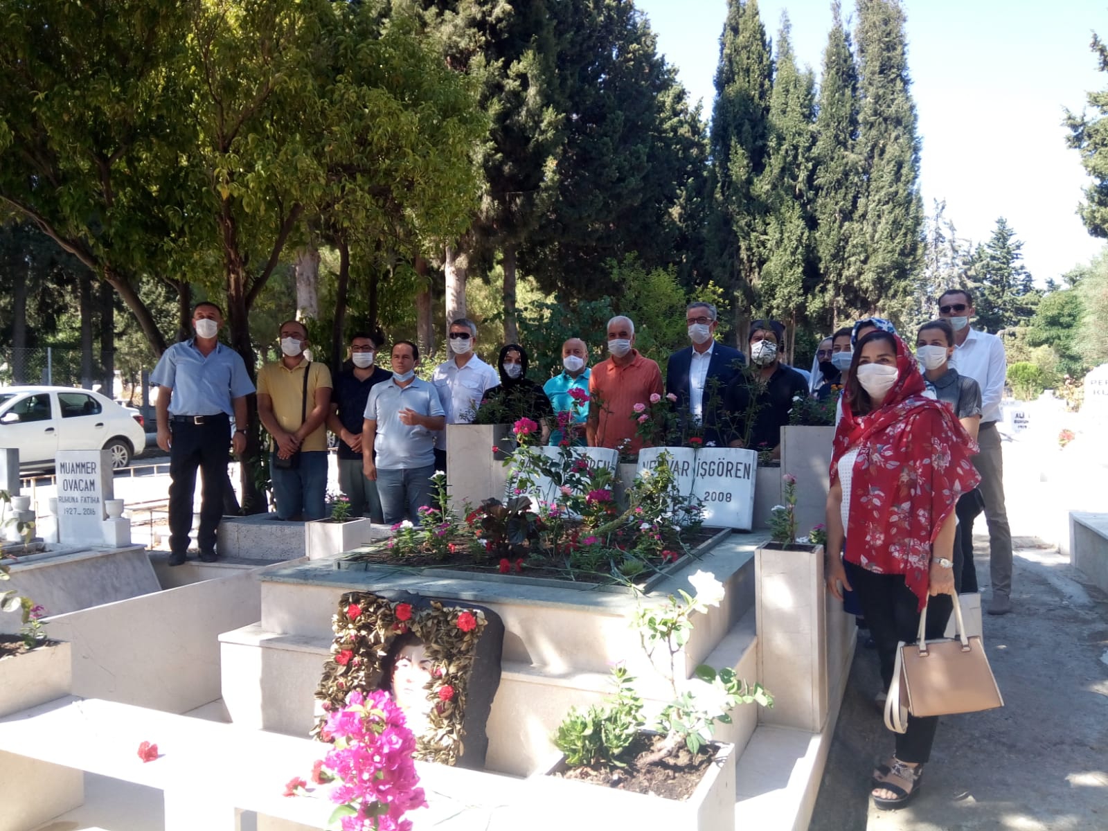 Hayırsever Nevvar İşgören kabri başında anıldı