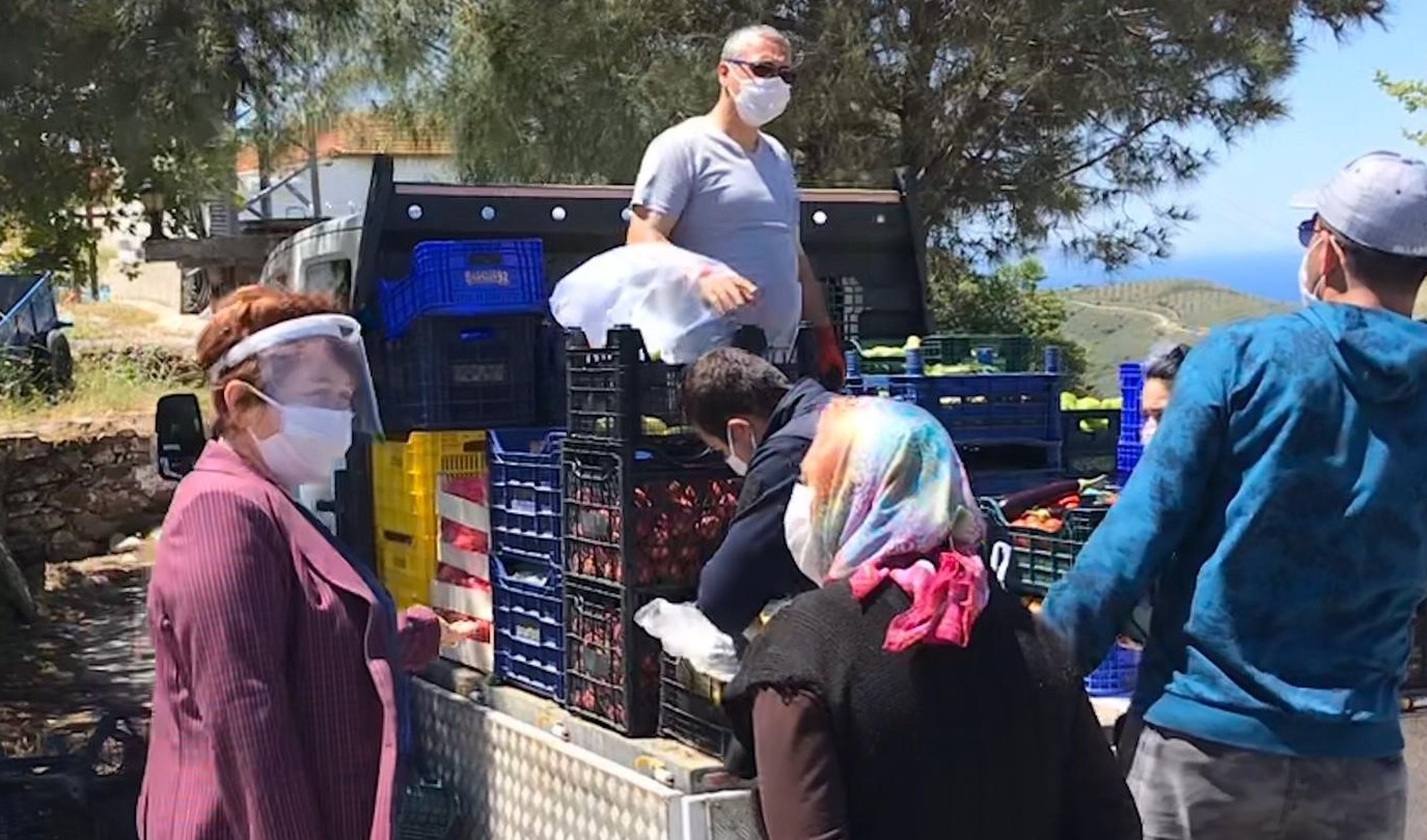 Karaburun Belediyesi’nin ‘Halk Manav’ı yollarda