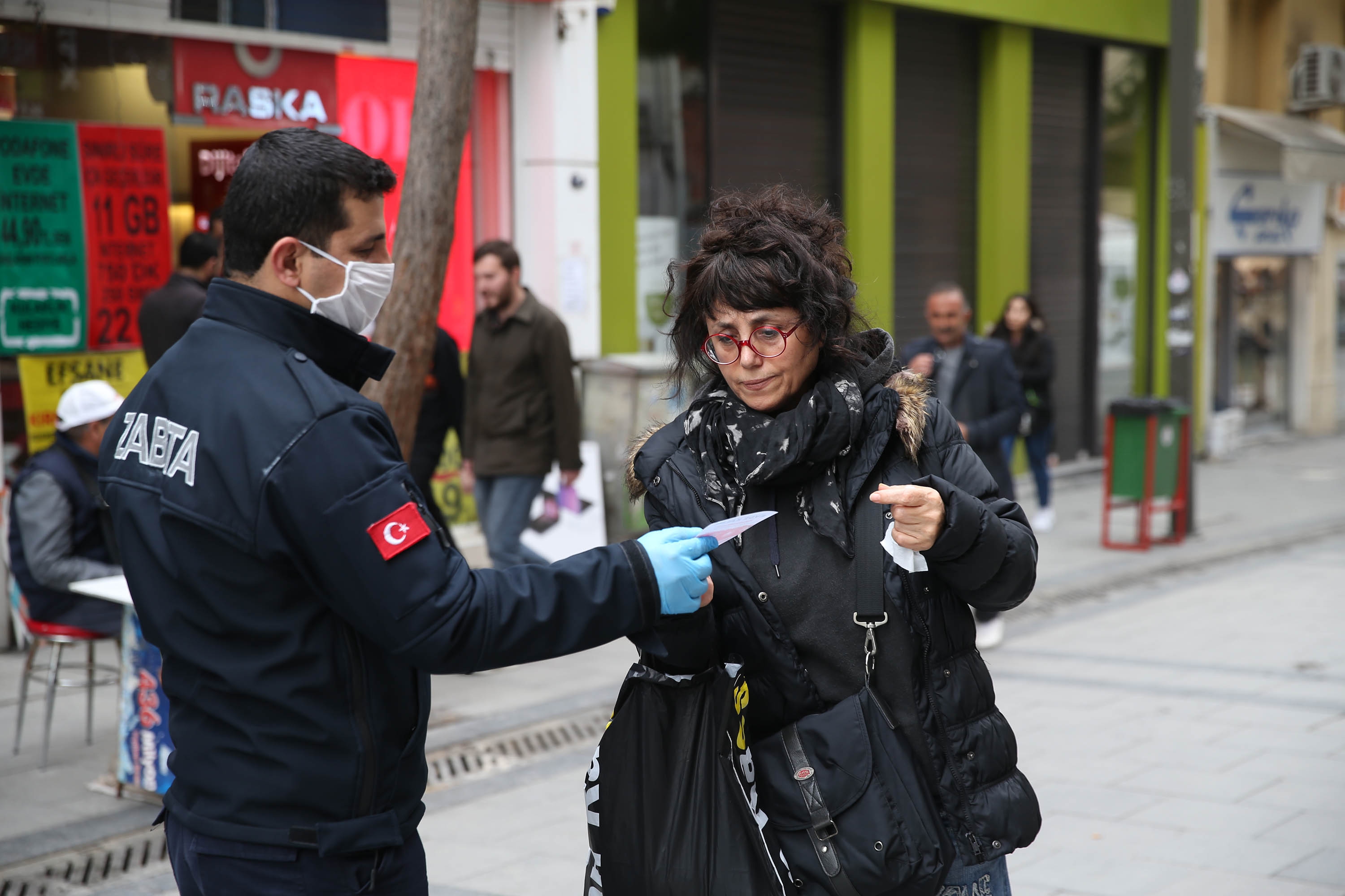 Karşıyaka’da aralıksız ‘korona’ mesaisi