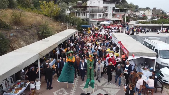 Menderes'te mandalina bereketi